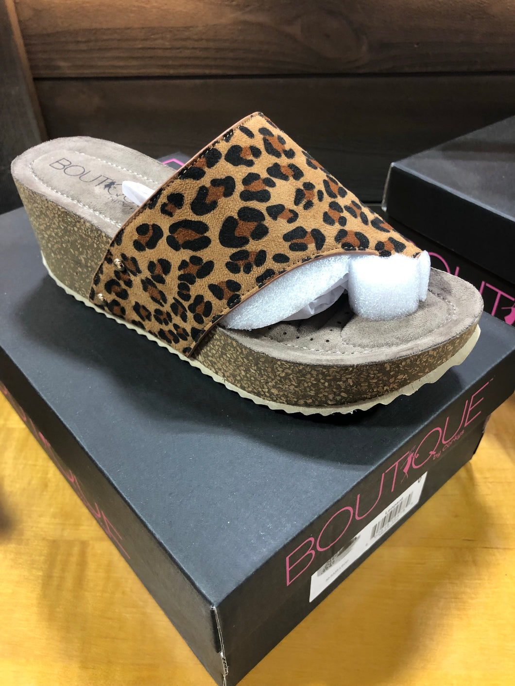 Benton sandal in leopard